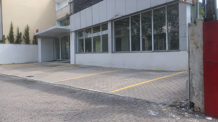 Simulação da mesma fachada sem o tapume